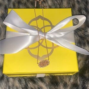 Elegant Rose Gold Pendant Necklace